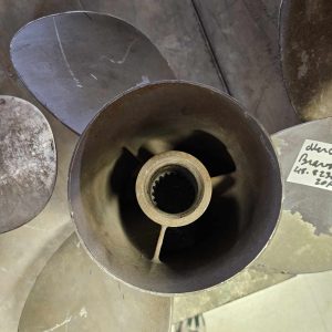 Hélice Bravo III 48-823662 Mercury marine 20P