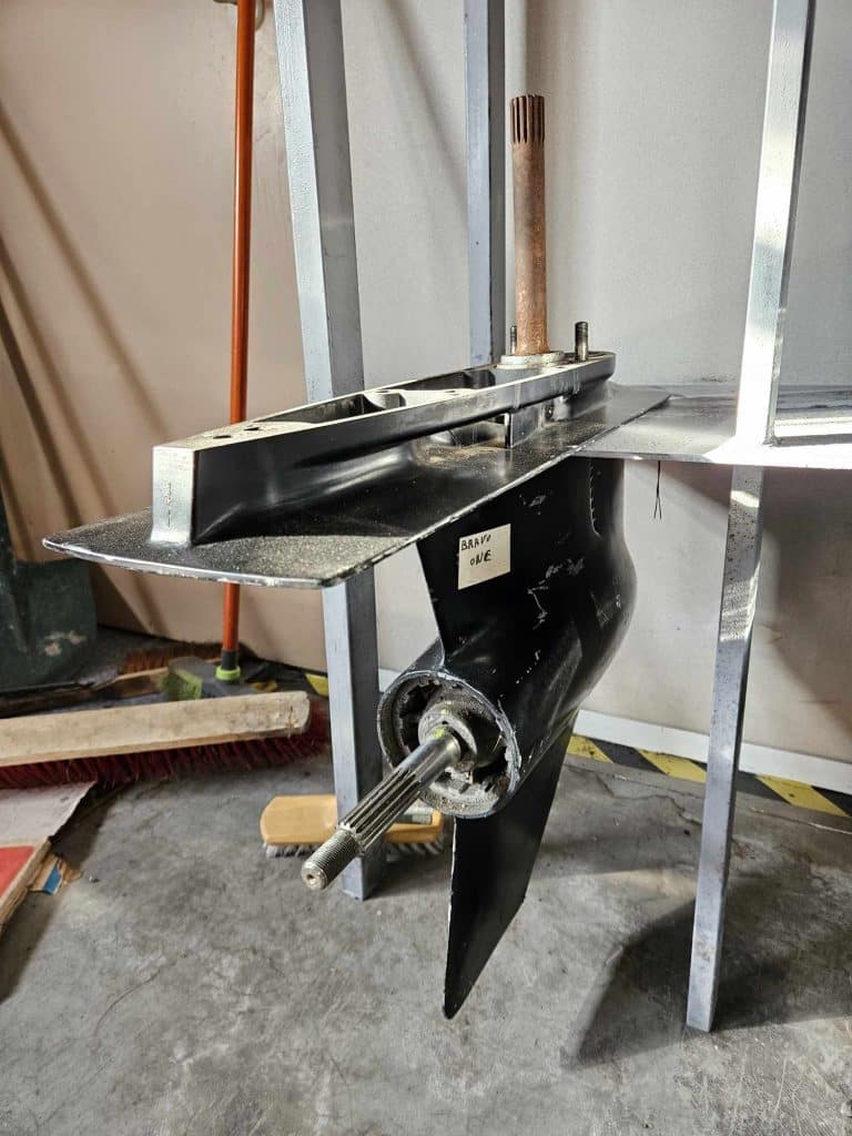 Pieds bas embase Mercruiser bravo one