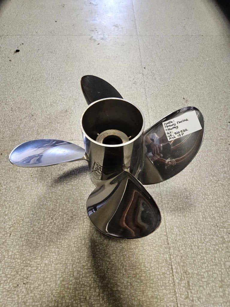 Hélice Offshore Trophy 48-825932 A46 Mercury marine 19P