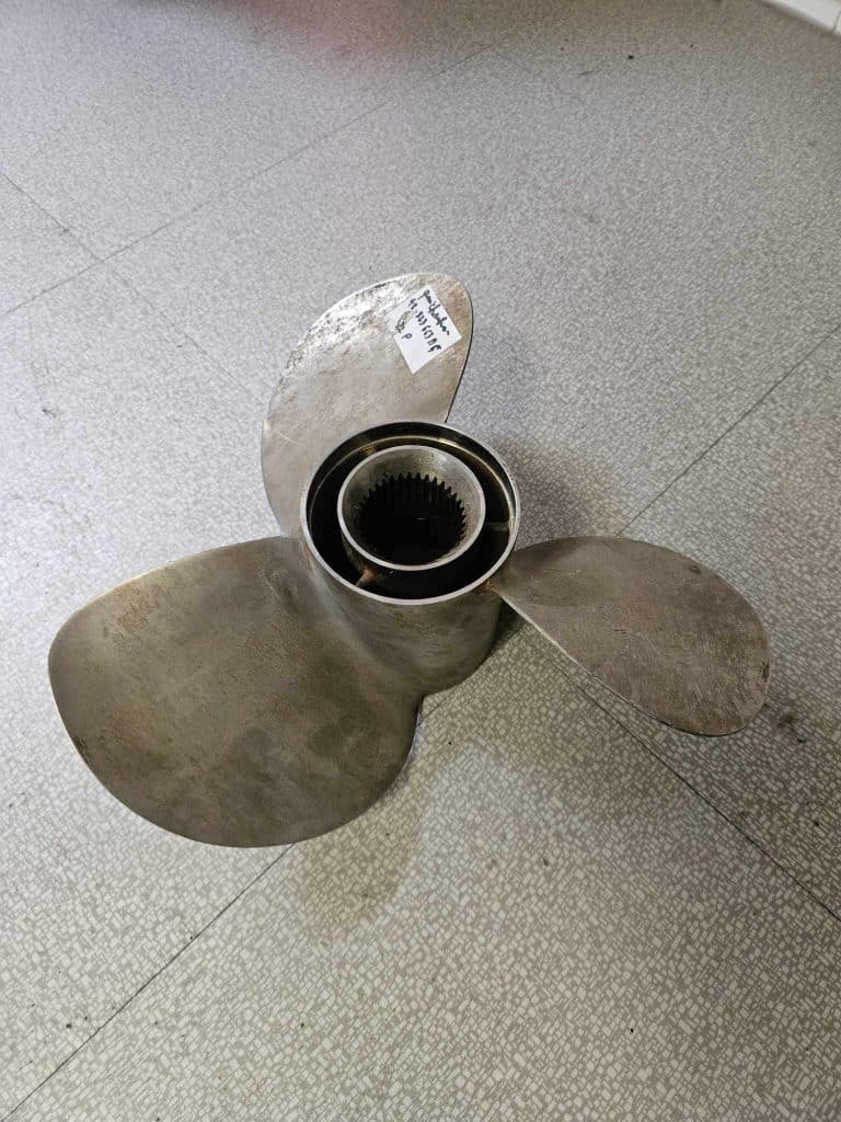 Hélice Bravo III 48-823663 Mercury marine 22P