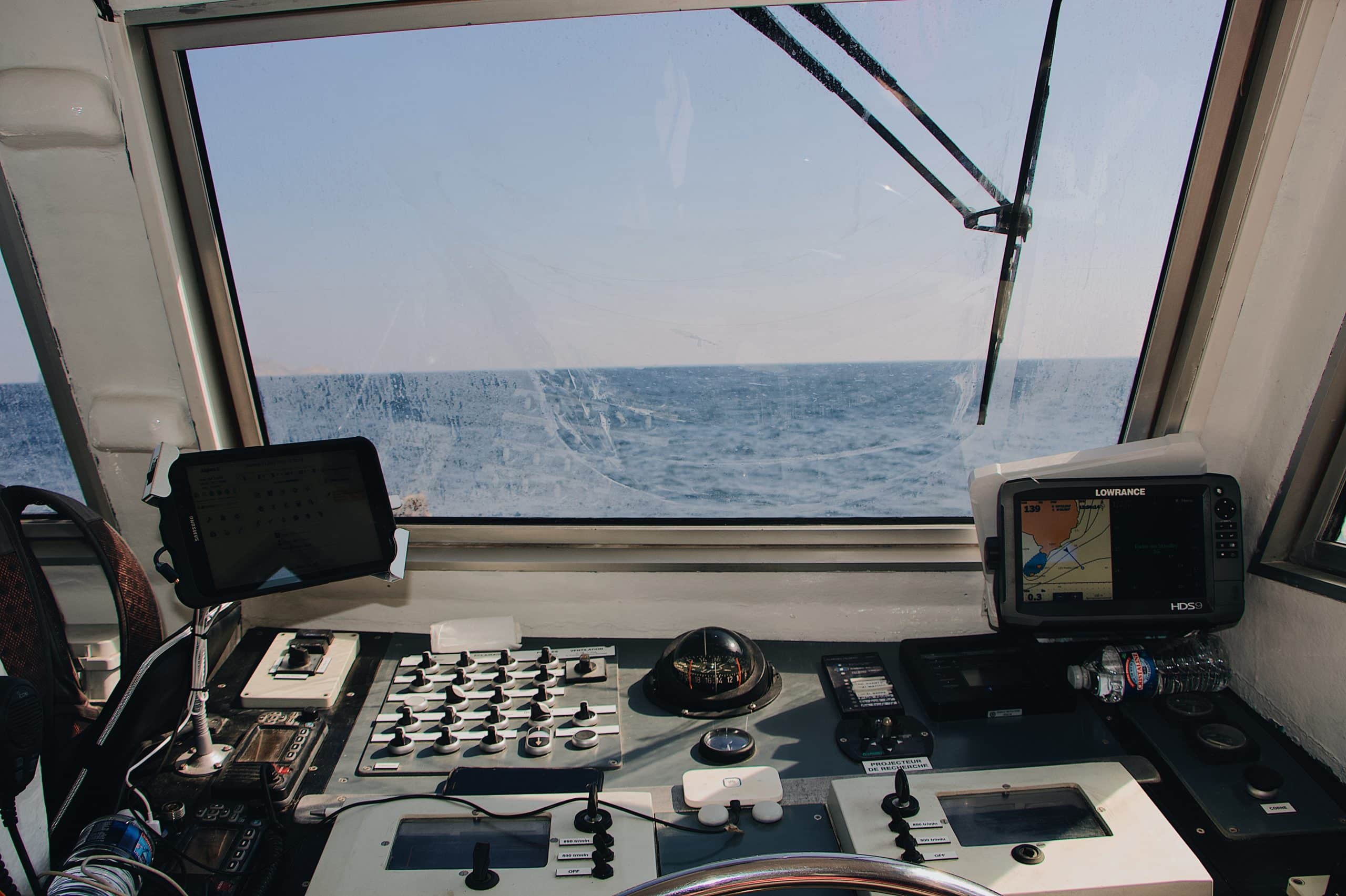 الكهرباء البحرية: الإبحار بأمان