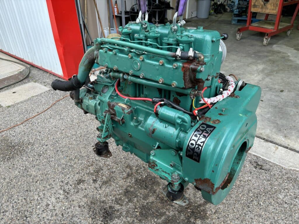 A savoir : Md17 volvo penta diesel en vente en bon état tournant. Vendu avec inverseur, sans faisceau ni tableau de bord. Possibilité de vente avec embase. 