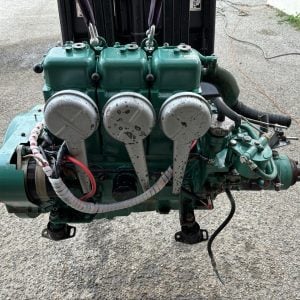 A savoir : Md17 volvo penta diesel en vente en bon état tournant. Vendu avec inverseur, sans faisceau ni tableau de bord. Possibilité de vente avec embase. 