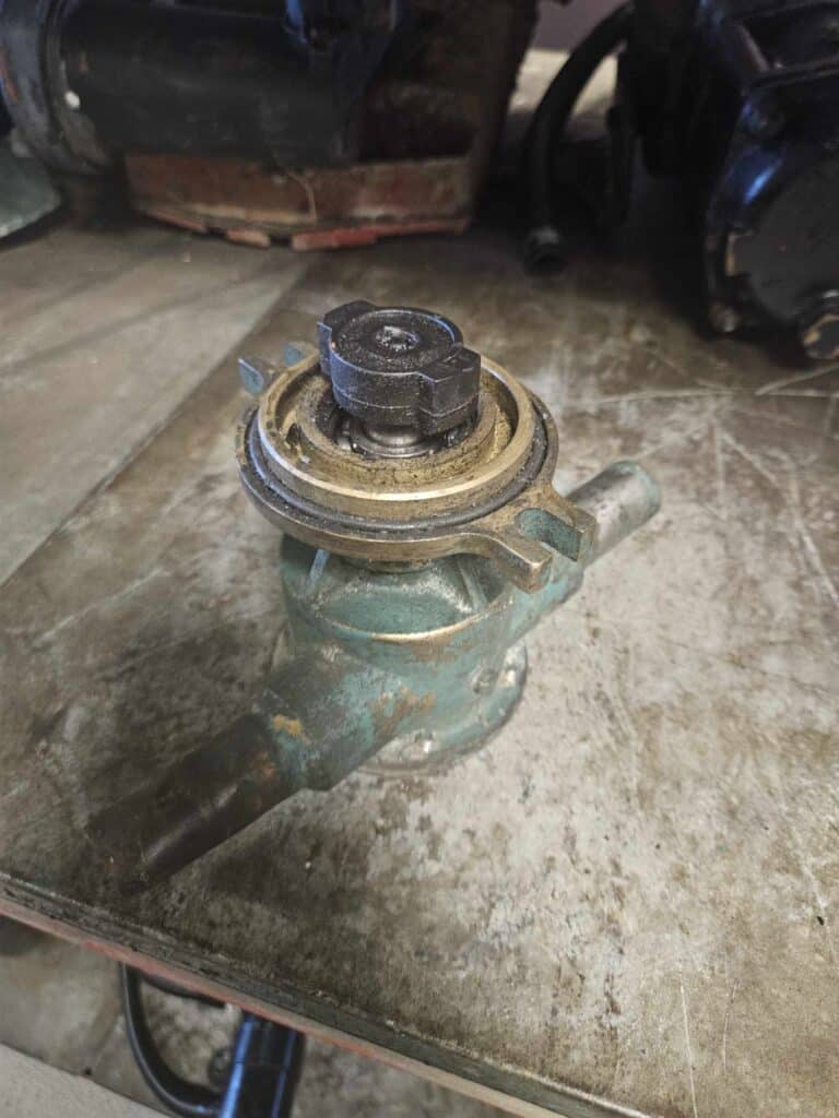 Pompe eau de mer 858469 AD31 Volvo Penta