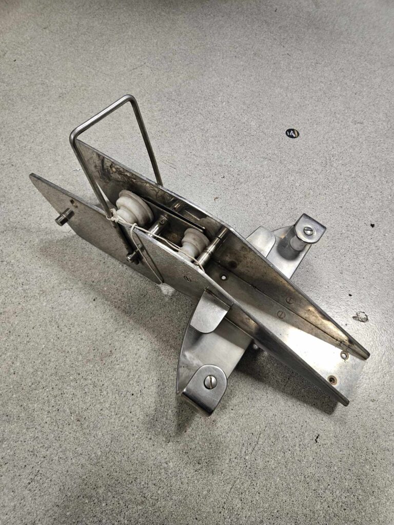 Davier basculant inox 75cm