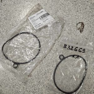 Joint de couvercle d'embase 832669 Volvo