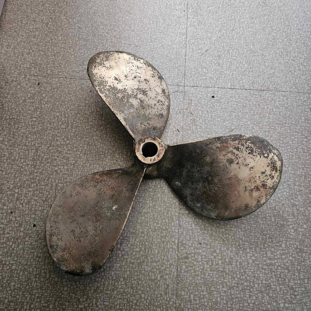 Hélice bronze 3 pales 16x13 France Helices