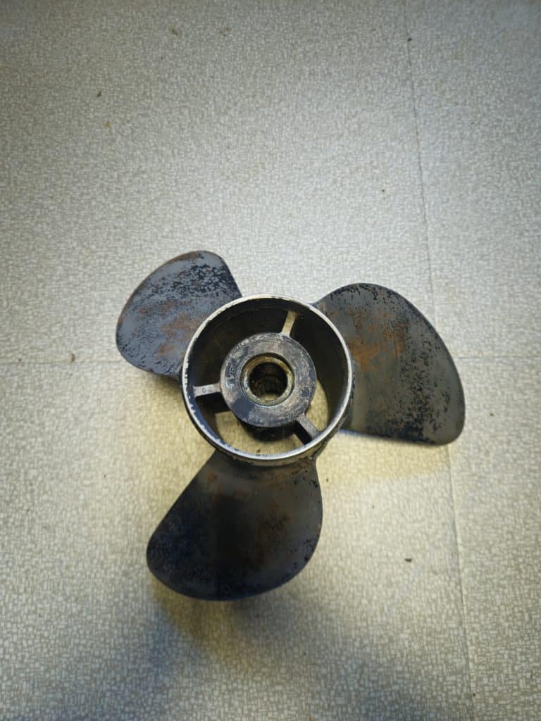 Helice inox 13.75x21 yamaha 61A