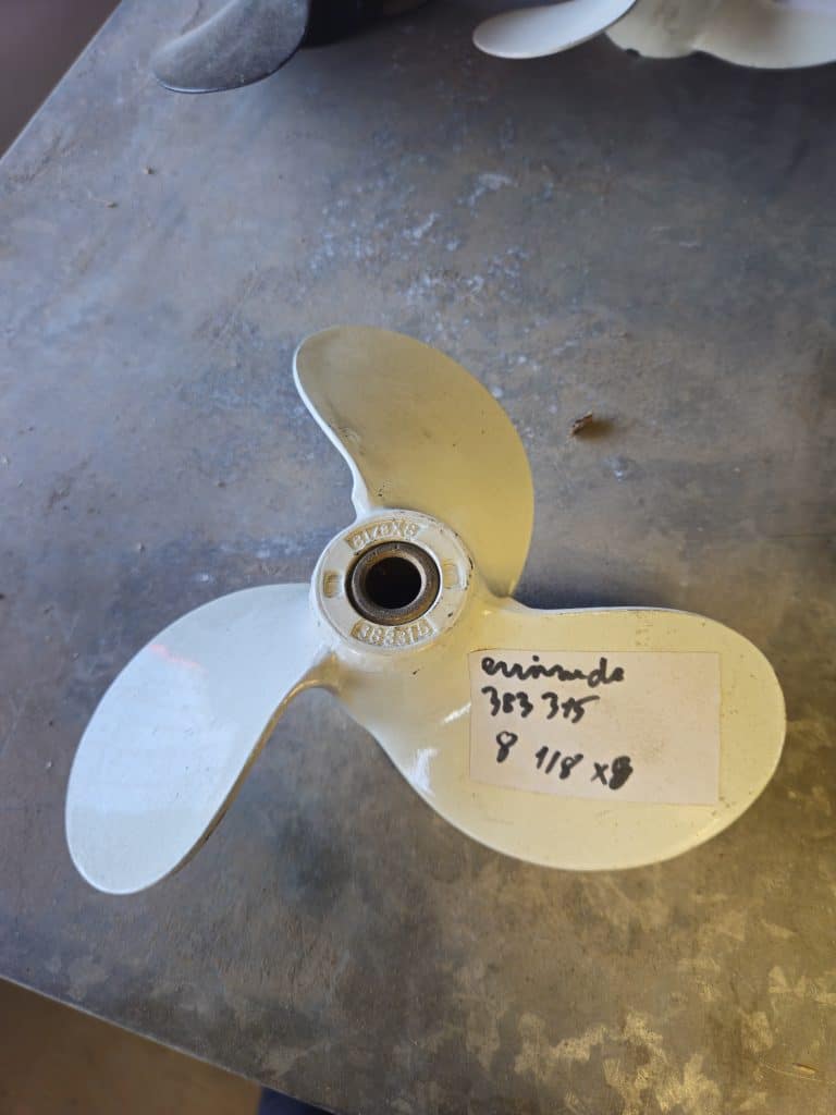 Hélice evinrude 8 1/8x8 alu 383315