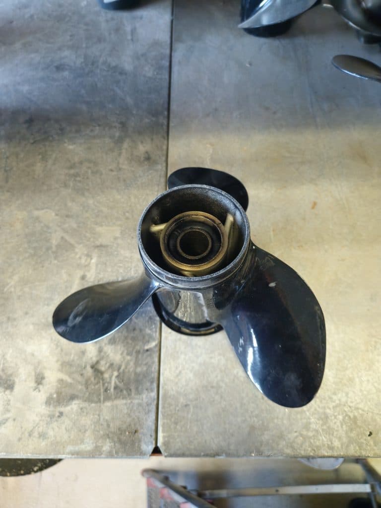 Hélice evinrude 10x17 alu 391064