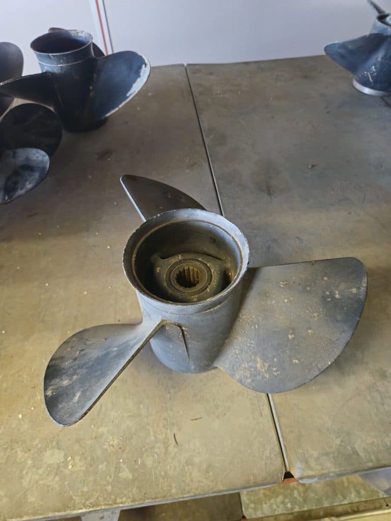 Hélice yamaha 12 5/8x21 115cv