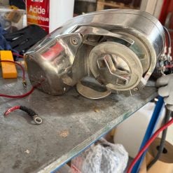 Guindeau Lewmar 700 W horizontal 12 V avec relais