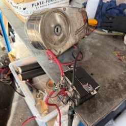 Guindeau Lewmar 700 W horizontal 12 V avec relais