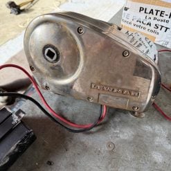 Guindeau Lewmar 700 W horizontal 12 V avec relais